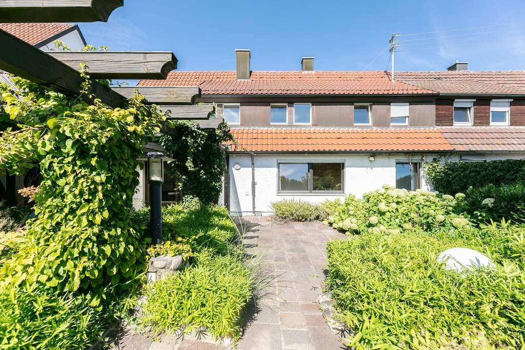 Immobilie in Erbach - Ein Zuhause mit Charakter: 
Großzügiges Wohnen in Toplage mit traumhaftem Garten - Bild 1