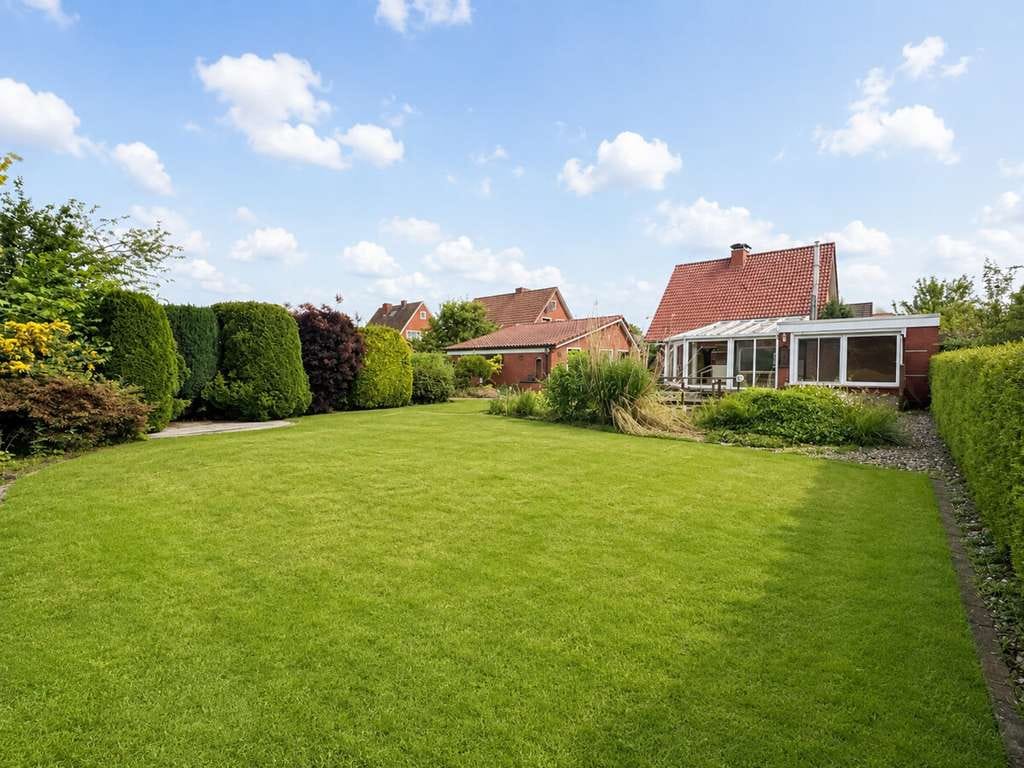 Immobilie in Esens - Großzügiges Einfamilienhaus mit Wintergarten, Kamin und Sauna in ruhiger Lage von Esens - Bild 4