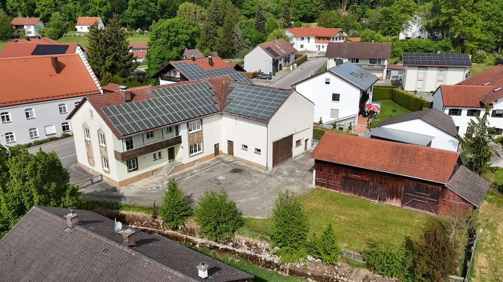 Immobilie in Niederaichbach - Wohnen, Arbeiten & Tierhaltung vereint – vielseitiges Anwesen mit Entwicklungspotenzial - Bild 1