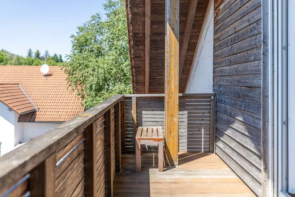 Immobilie in Türkheim - Wohnen mit Charme unter dem Dach – 4-Zimmer-Wohnung mit Westbalkon, Garage und Kaminofenanschluss - Bild 3
