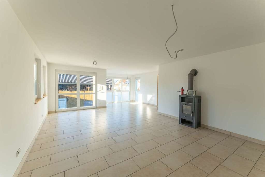 Immobilie in Neustetten - Wohnen und Arbeiten unter einem Dach – Mehrfamilienhaus mit Ausbaupotenzial - Bild 2