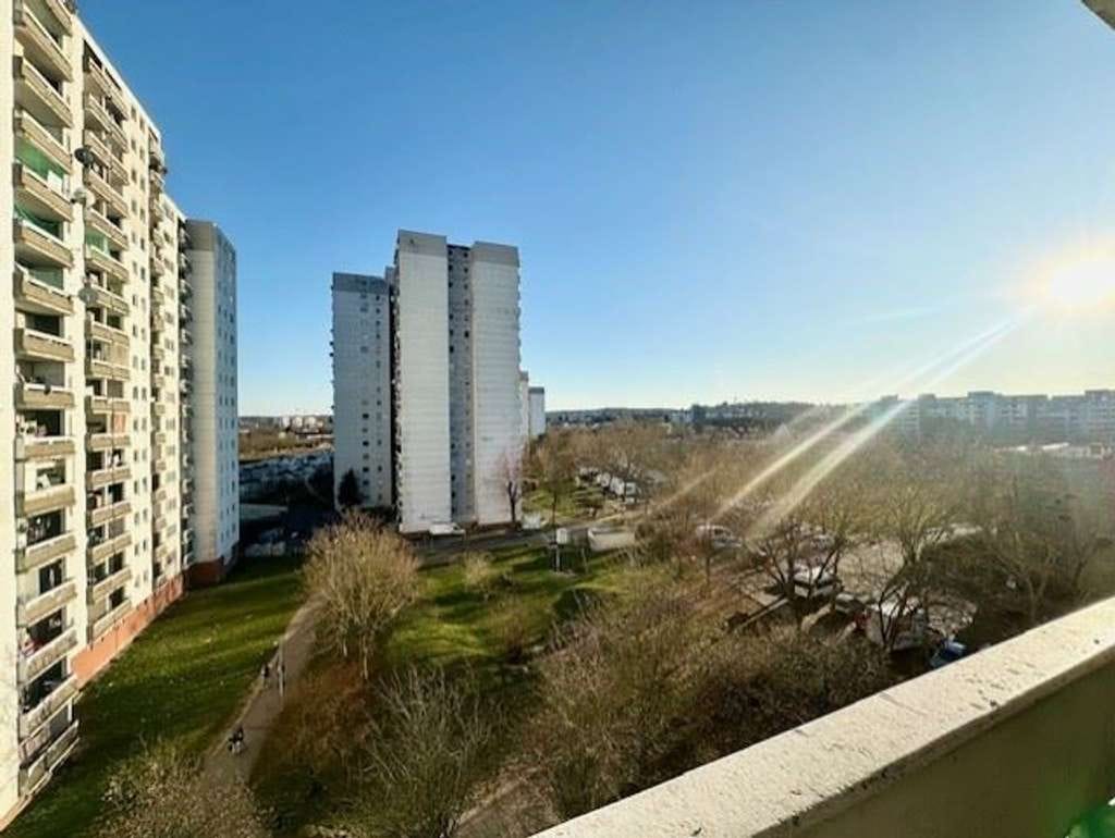 Immobilie in Dietzenbach - 8,8% Nettorendite: 4-Zimmer-Wohnung mit Gäste-WC & TG in gepflegter Wohnanlage - Bild 3