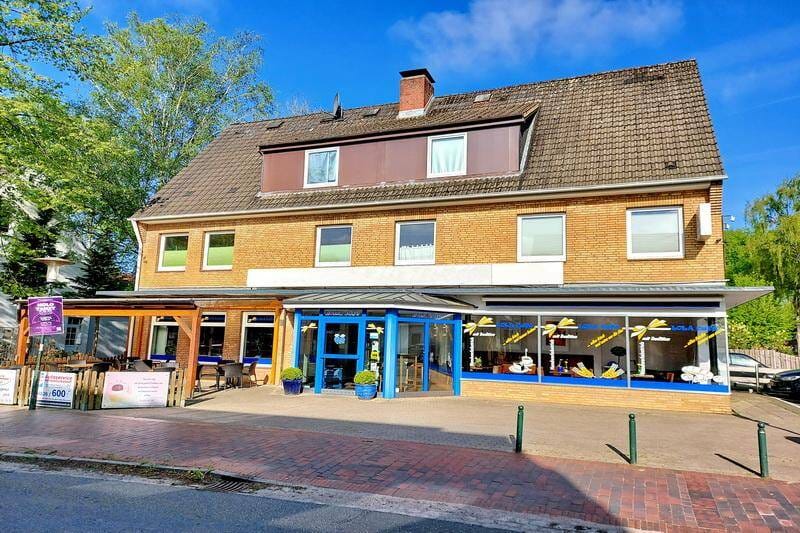Immobilie in Hohenlockstedt - Wohn- und Geschäftshaus mit 2 Wohneinheiten und großer Gewerbefläche in TOP-Lage - Bild 2