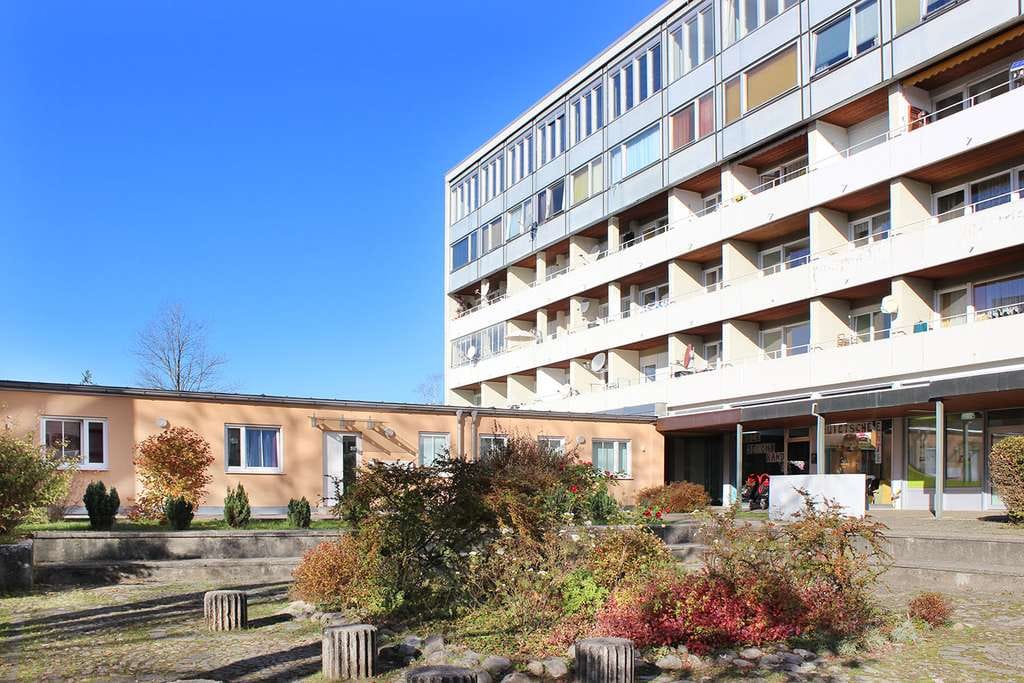 Immobilie in Traunreut - 52 m2 große 2-Zimmer Wohnung mit Balkon in ruhiger Lage in Traunreut - Bild 0