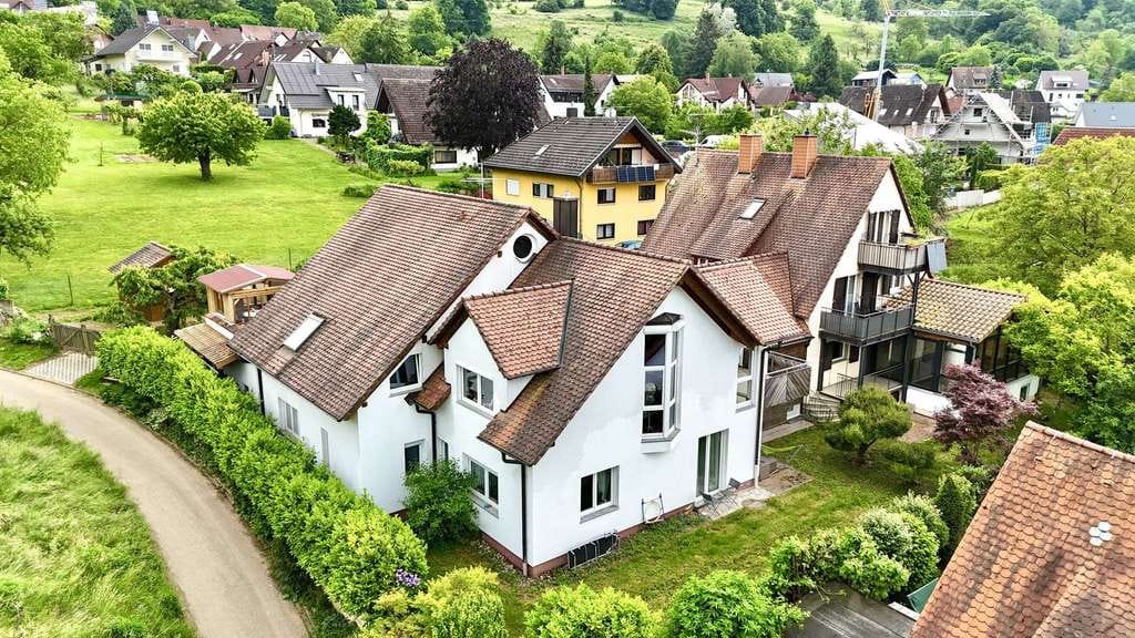 Immobilie in Ebringen - Charmante Erdgeschosswohnung mit Garten in ruhiger Lage von Ebringen: grün gelegen, ideal angebunden - Bild 4