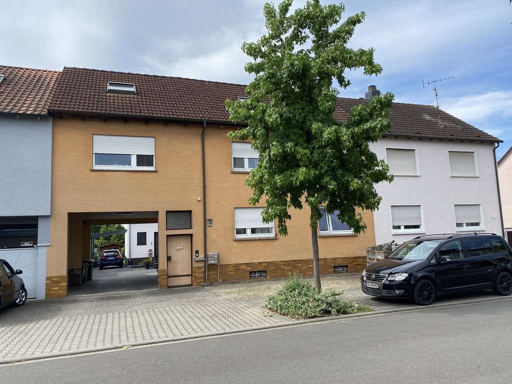 Immobilie in Waghäusel - Wohnen über den Dächern von Kirrlach: Helle 2-Zimmer-DG-Wohnung in ruhiger Lage - Bild 2