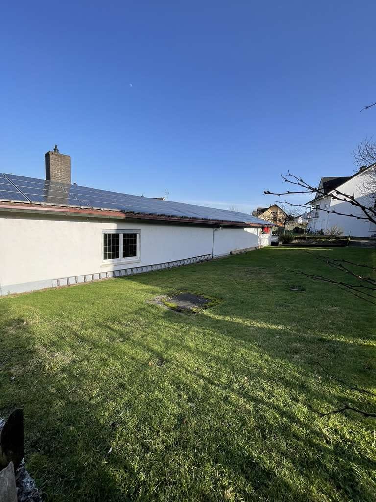 Immobilie in Krombach - Bungalow-Potenzial mit Außergewöhnlicher Architektur - Wohnen auf einer Ebene - Bild 1