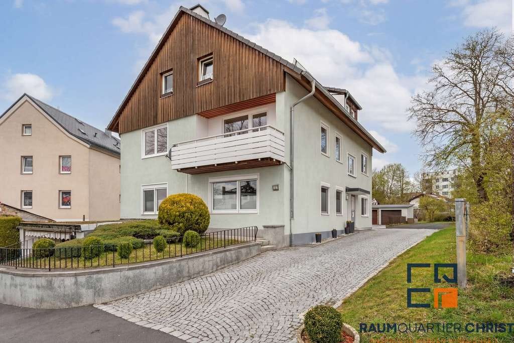 Immobilie in Selb - Großzügige 4-Zimmer-Eigentumswohnung mit Kamin und Balkon in Selb-Plößberg - Bild 4