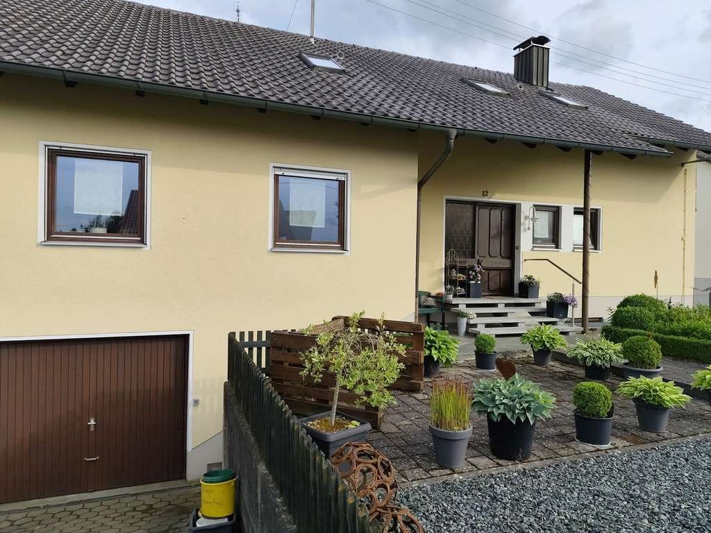 Immobilie in Burtenbach - Einfamilienhaus mit Einliegerwohnung mit Garten und Garage in ruhiger Lage – Kemnat. Provisionsfrei. - Bild 2