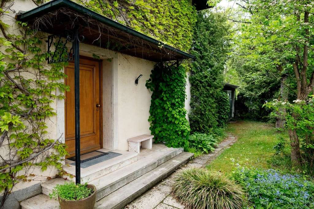 Immobilie in Grünwald - Eine Villa mit Geschichte und Zukunft auf 1.035 m² Eckgrundstück in Grünwald - Bild 1