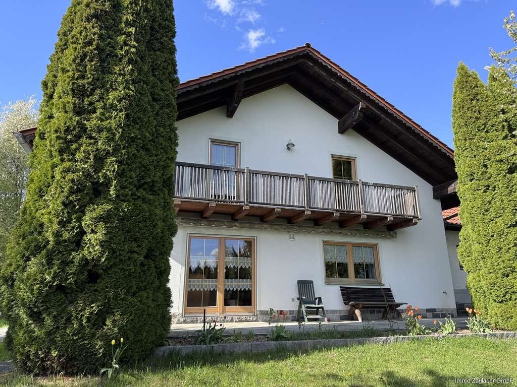 Immobilie in Außernzell - Idyllisches Wohnanwesen mit Wald, Nebengebäuden & sonnigem Südgarten in Außernzell - Bild 0