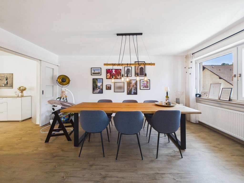Immobilie in Bruchsal - Einziehen und Wohlfühlen: Zweifamilienhaus mit Garage, Innenhof und Grundstück - Bild 3