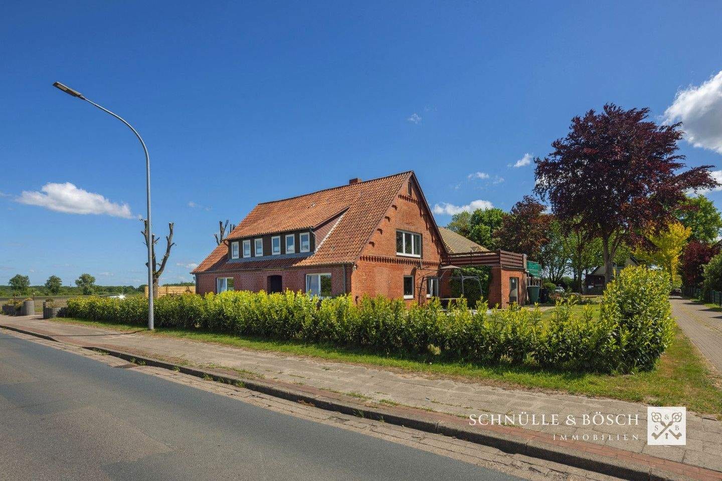 Immobilie in Hammah - Großes Zweifamilienhaus mit Einliegerwohnung - Bild 0