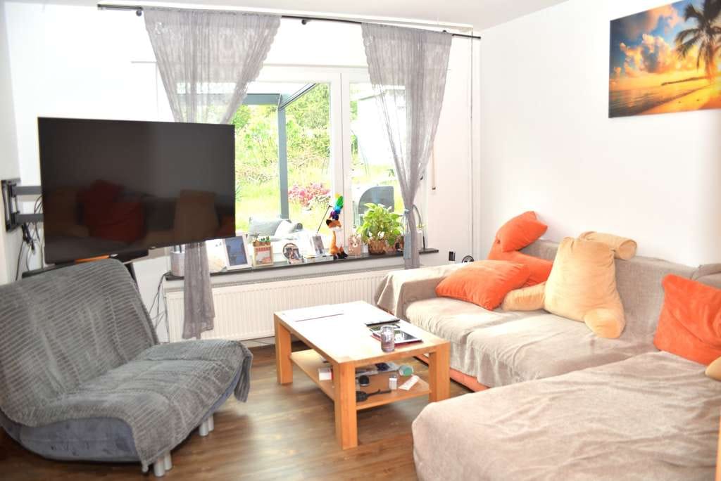 Immobilie in Siegelsbach - Schönes Einfamilienhaus (REH) mit Garagen - Bild 1