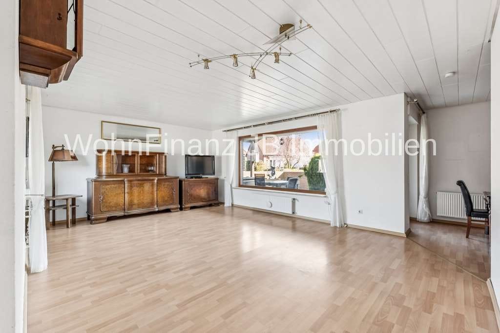 Immobilie in Meine - Großes Einfamilienhaus mit Einliegerwohnung, Garage, Carport, Keller und Kamin - Bild 4