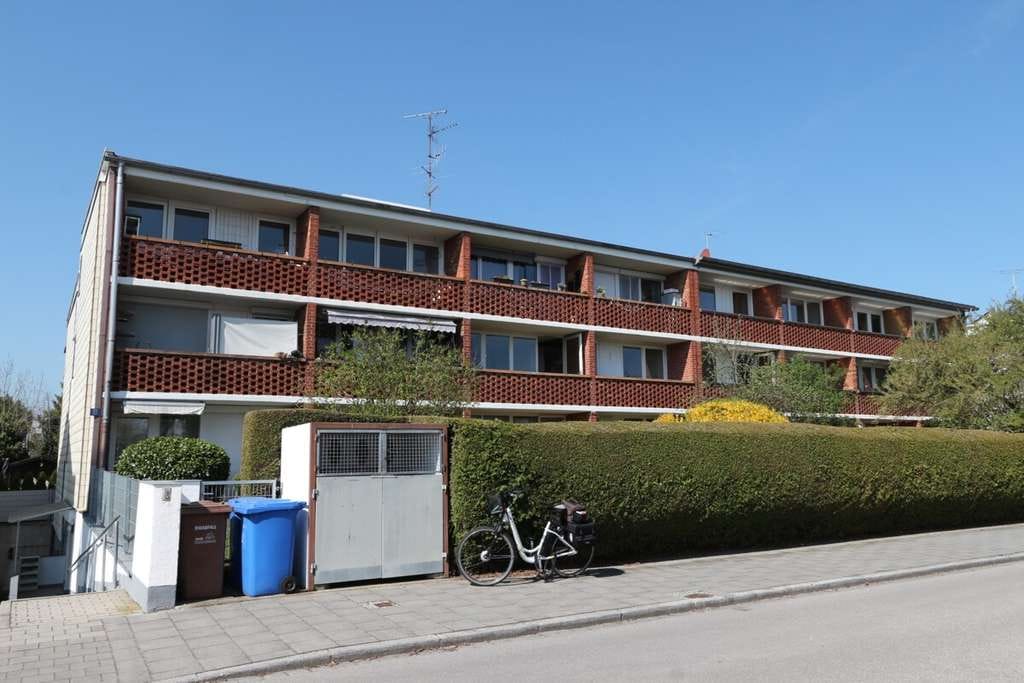 Immobilie in Germering - * Blick ins Grüne * ruhige 2-Zimmer-Wohnung * 2 sonnige Balkone * 1 Stellplatz * zentrumsnah * - Bild 1