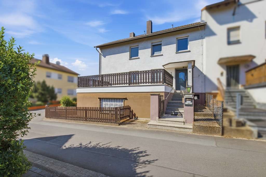 Immobilie in Freigericht - Zweifamilienhaus mit Entwicklungspotenzial – renovierungsbedürftig inklusive möglichem Bauplatz für  - Bild 0