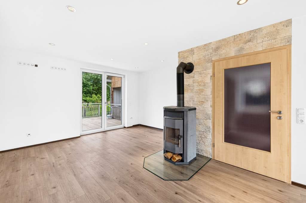 Immobilie in Bad Kötzting - Naturnah wohnen in Bad Kötzting – modernisiertes Einfamilienhaus mit Pelletheizung & großem Garten - Bild 3