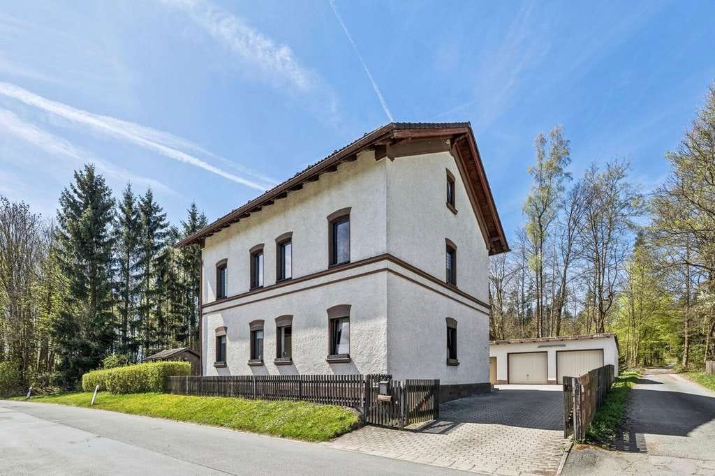 Immobilie in Gefrees - Zweifamilienhaus in ländlicher Lage von Gefrees - Bild 0