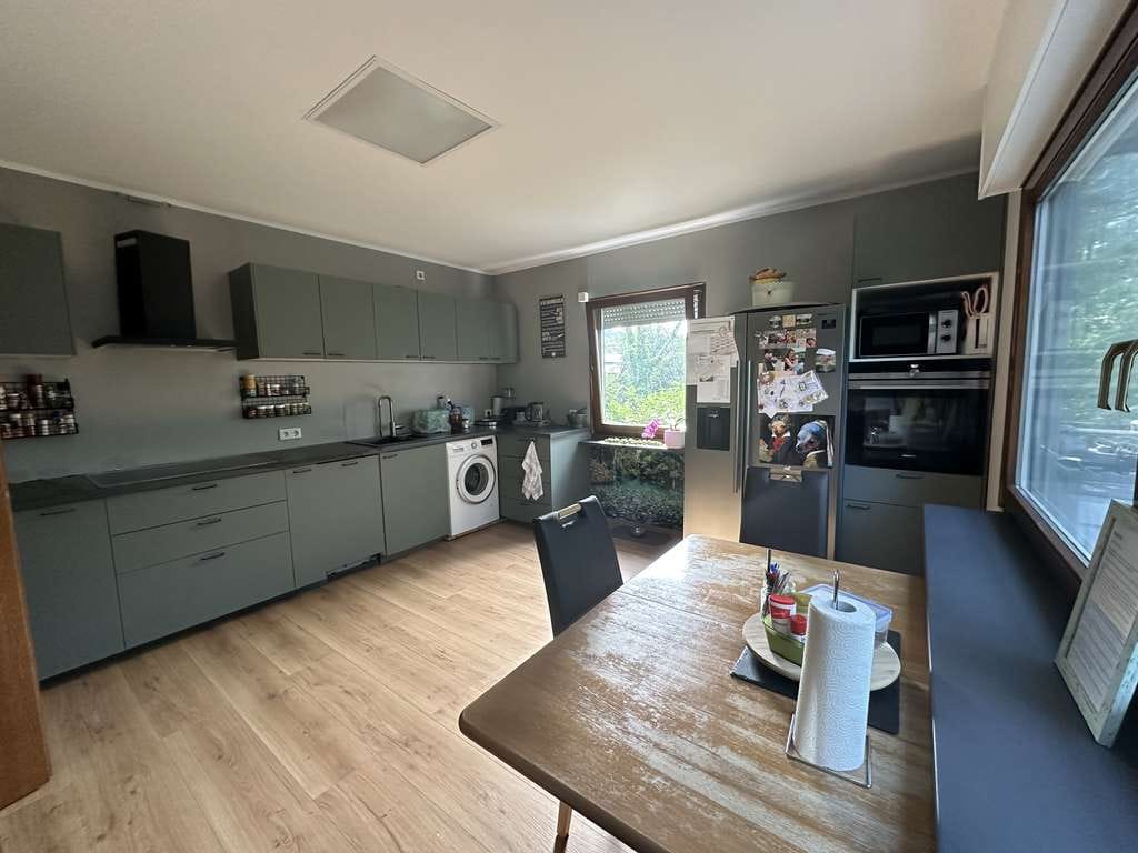 Immobilie in Schmitten - Fertighaus mit 3 Wohneinheiten und Doppelgarage - Bild 1