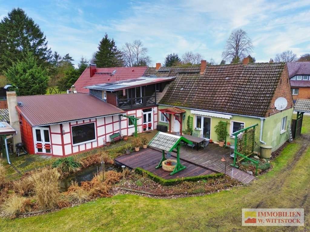 Immobilie in Putlitz - Gepflegtes Grundstück mit gemütlichen EFH, Carport und Hobbywerkstatt in ruhiger Dorflage - Bild 0