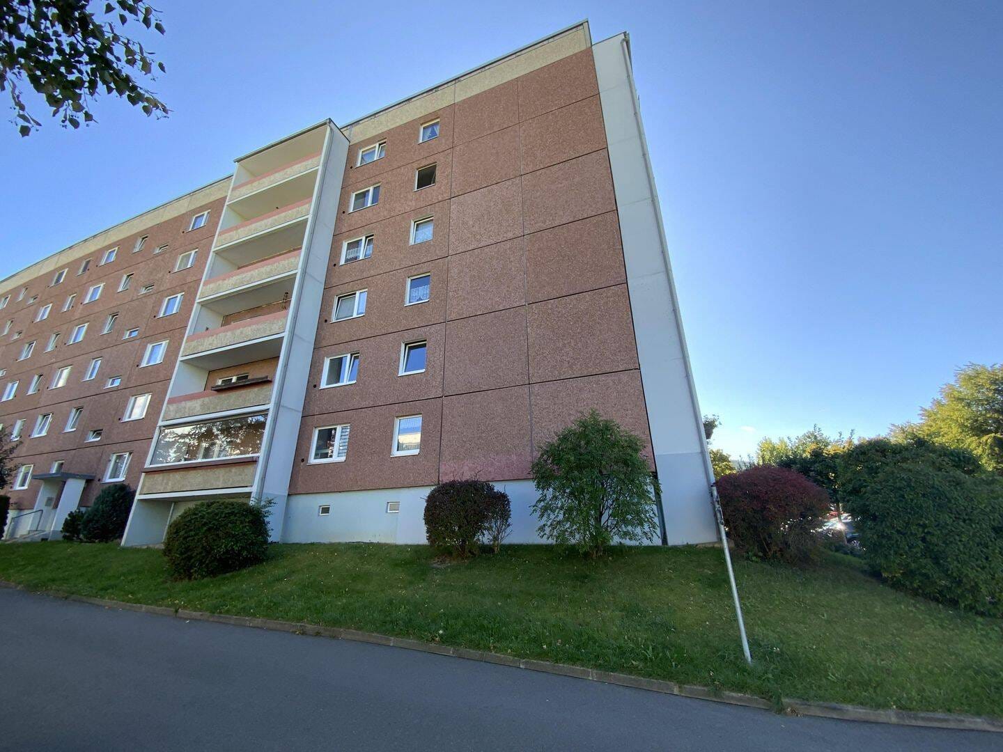 Immobilie in Saalfeld/Saale - Geräumige 4-Raum-Eigentumswohnung mit Balkon - Bild 3
