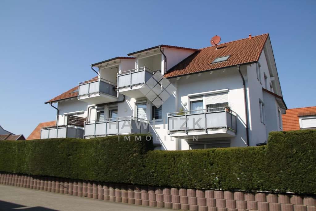 Immobilie in Rülzheim - Sofort frei! Moderne & gemütliche DG-Wohnung mit großer Balkon & KFZ-Stellplatz - Bild 0