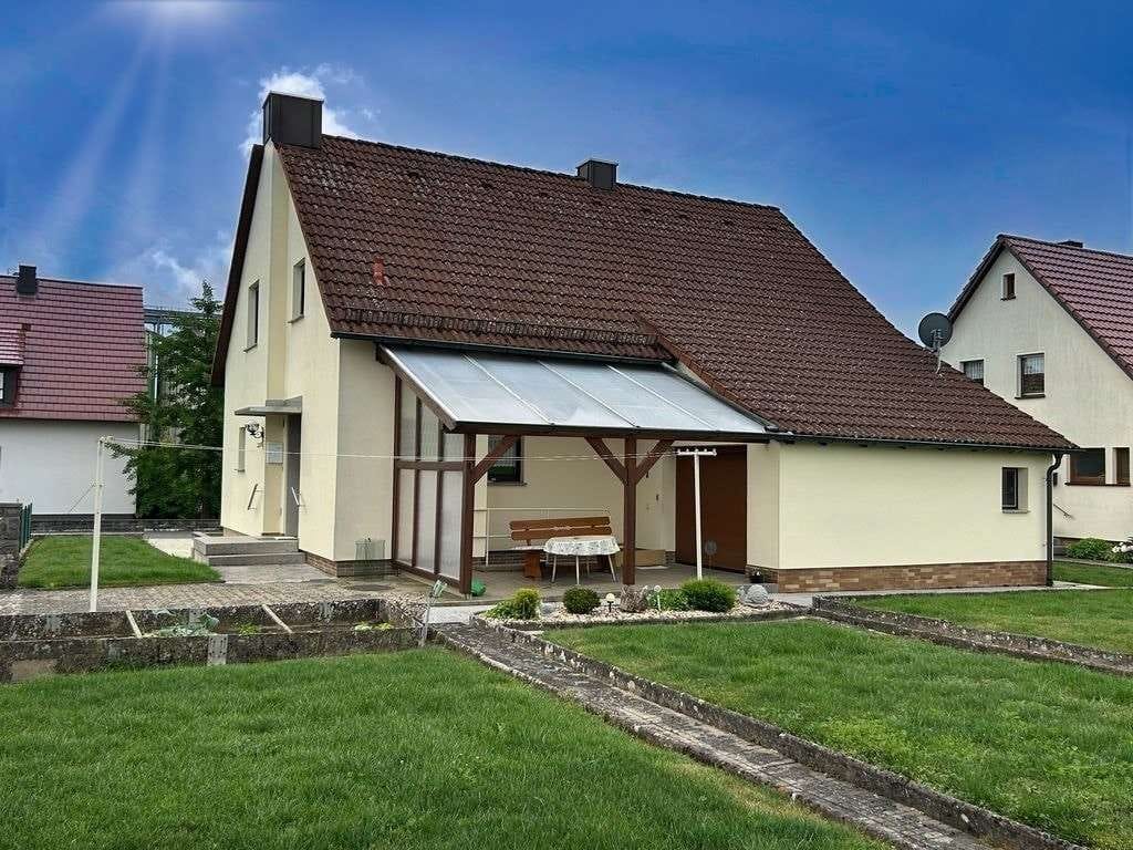 Immobilie in Rosenberg - Ein Zuhause zum Ankommen – Einfamilienhaus in traumhafter Ortsrandlage mit freiem Blick ins Grüne - Bild 1