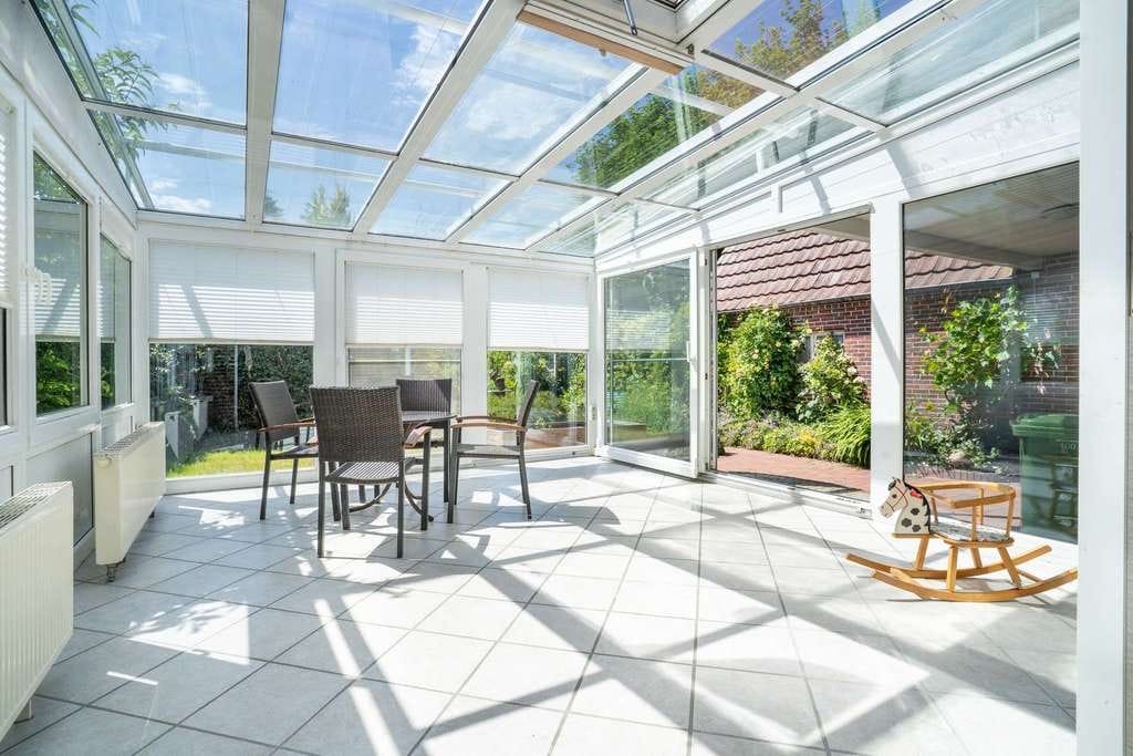 Immobilie in Lütetsburg - Ankommen und wohlfühlen – Ihr modernisiertes Zuhause mit Wintergarten - Bild 2