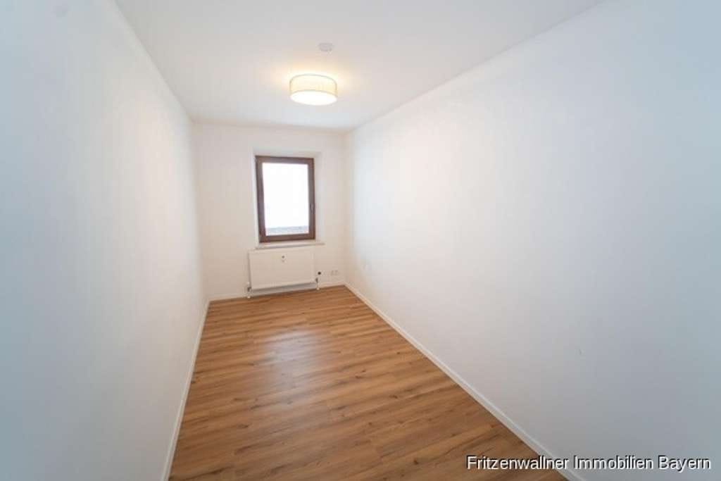 Immobilie in Hohenpeißenberg - „Attraktive 4-Zimmer-Wohnung mit Balkon und Stellplätzen – KfW-115“ - Bild 3