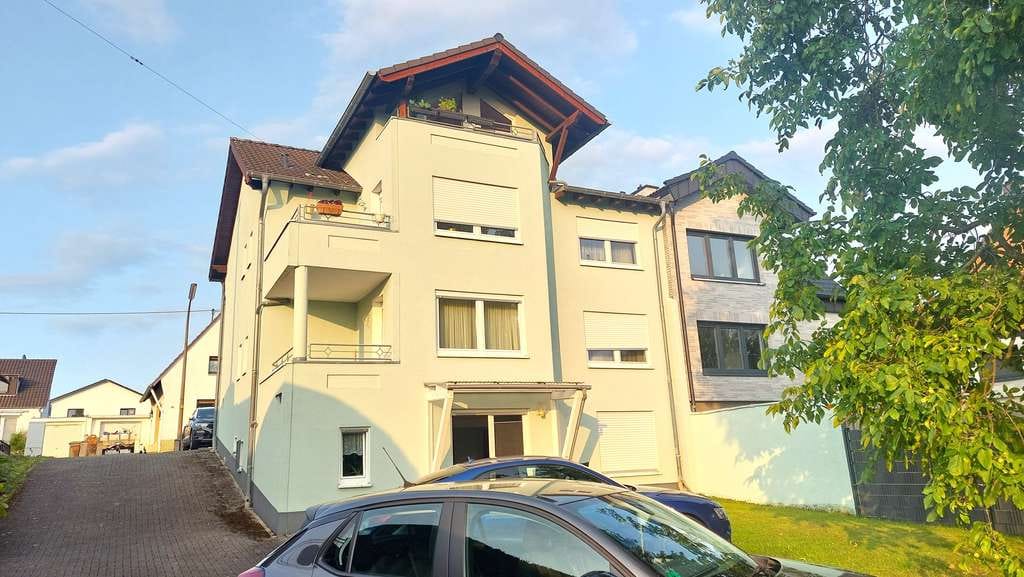 Immobilie in Niederkassel - Solides 4 Parteienhaus (voll vermietet) 264m² Wohnfläche und 679m² Grundstück - Bild 0