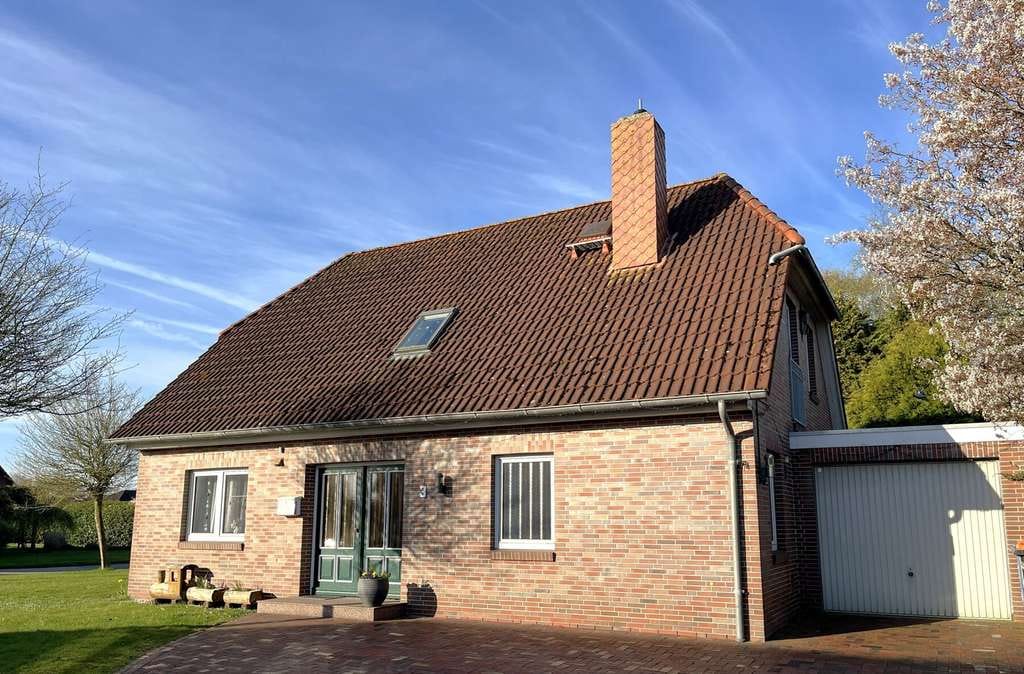 Immobilie in Esens - Wohnhaus in angenehmer und gefestigter Siedlungslage - Bild 1