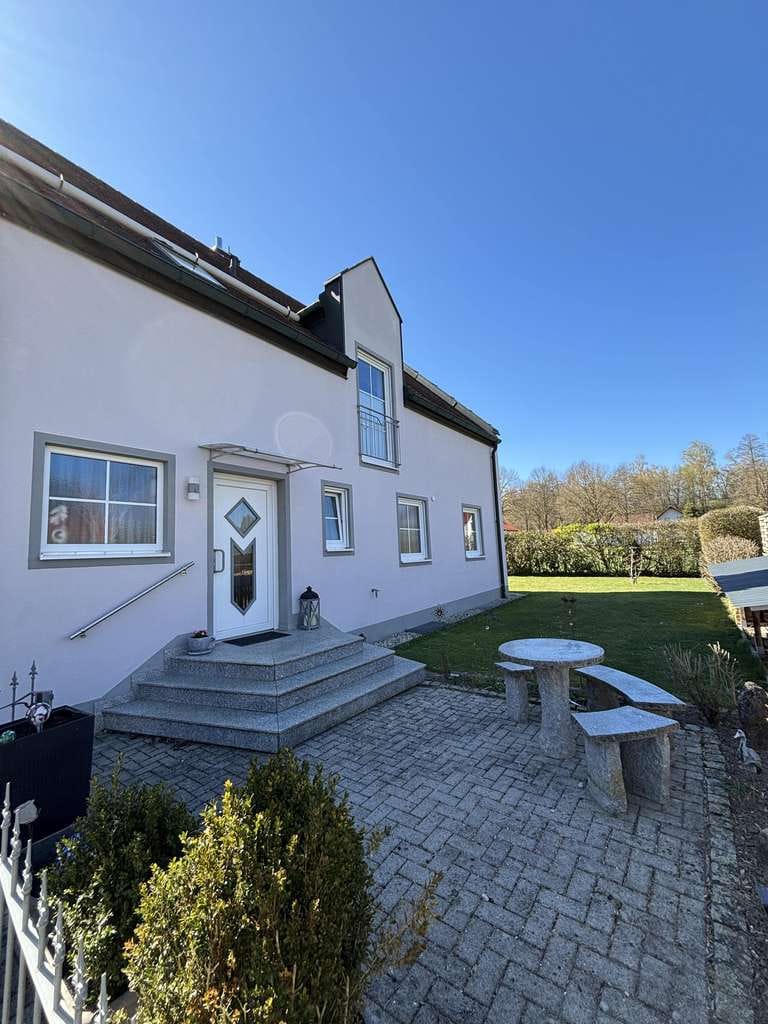 Immobilie in Langquaid - Familienparadies: EFH mit Pool, grüner Gartenvielfalt und viel Platz - Bild 3