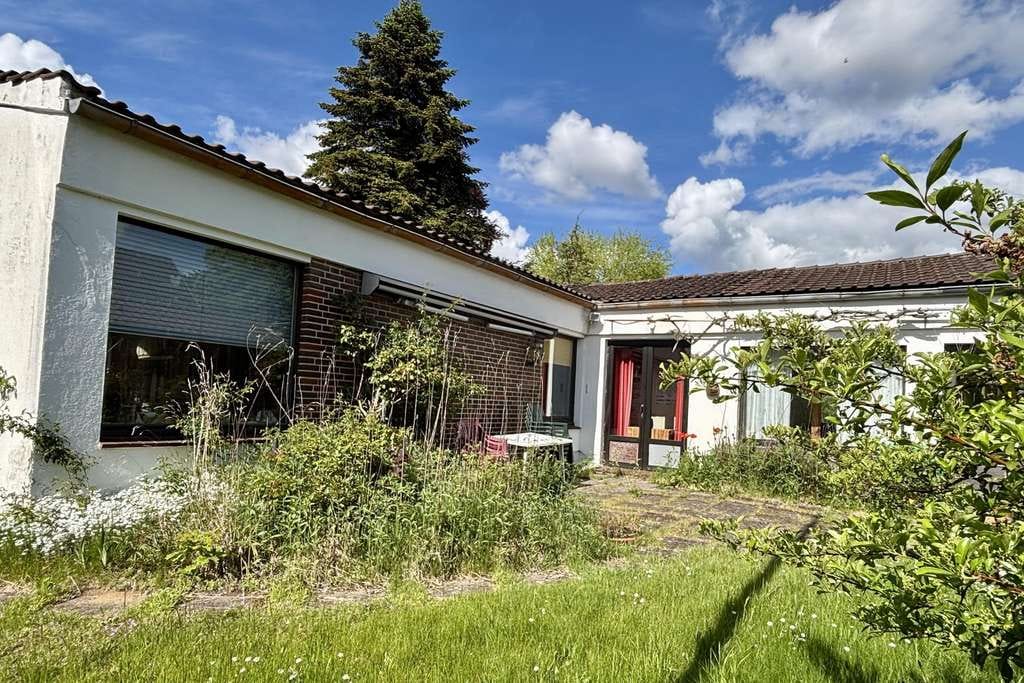 Immobilie in Lübeck - Handwerker aufgepasst! großzügiger Bungalow in Sankt Jürgen - Bild 2