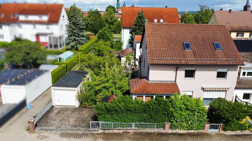 Immobilie in Bad Windsheim - Einzigartiges Immobilien-Ensemble: Zwei Häuser auf einem Grundstück mit enormem Potenzial - Bild 3