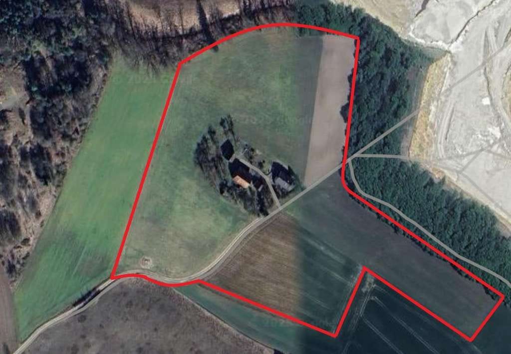 Immobilie in Painten - Einmalige Gelegenheit - Hofstelle in Alleinlage mit Wohnhaus und Nebengebäuden auf 5,4 ha - Bild 1