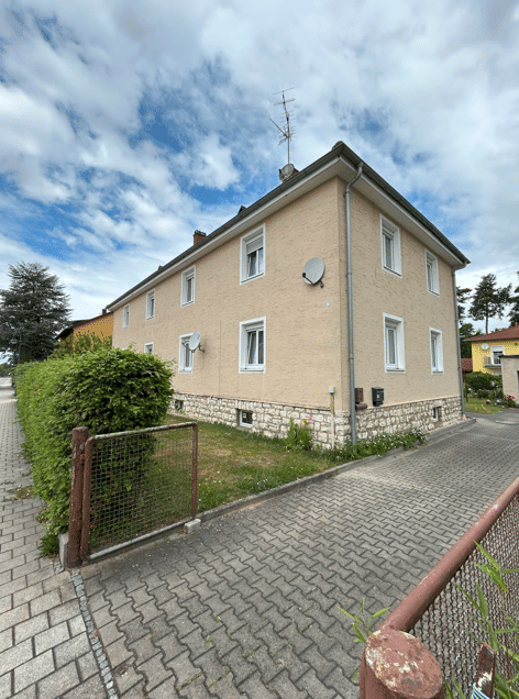 Immobilie in Maxhütte-Haidhof - Ein komplettes Doppelhaus mit 4 vermieteten Wohnungen in Maxhütte-Haidhof  - Bild 3