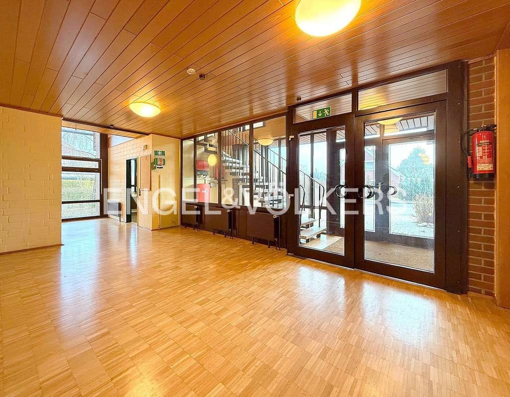Immobilie in Schortens - Großzügiges Wandlungswunder: Ehemaliges Gemeindehaus mit 330 m² Fläche und Baugrund-Option - Bild 4