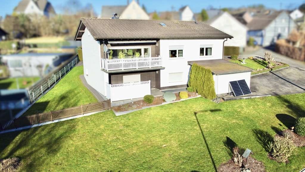 Immobilie in Kausen - **Charmantes Einfamilienhaus mit großzügiger und gepflegter Gartenanlage in Kausen** - Bild 3