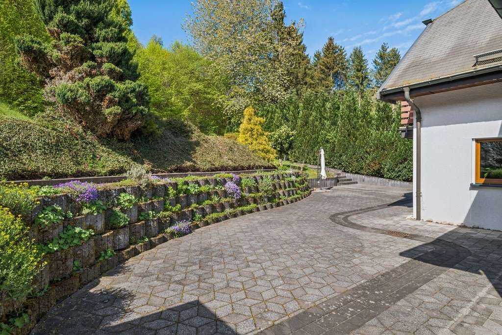 Immobilie in Hintertiefenbach - Provisionsfrei – Großzügiges, helles Haus mit Einliegerwohnung und traumhaftem Garten - Bild 3