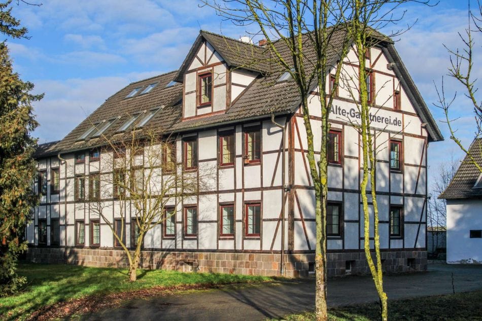 Immobilie in Mockrehna - GROßES GRUNDSTÜCK, VIELE MÖGLICHKEITEN // Mehrfamilienhaus in Mockrehna mit Landwirtschaftsfläche - Bild 0