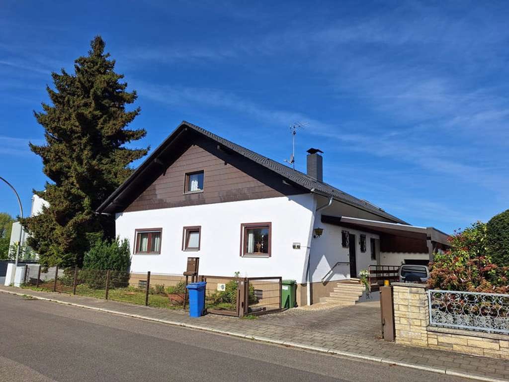 Immobilie in Karlsdorf-Neuthard - Großzügiges, freistehendes 1-Fam.-Haus in sehr schöner, ruhiger Randlage von Karlsdorf - Bild 1