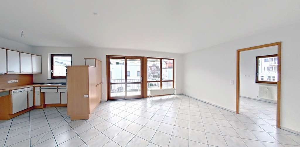 Immobilie in Eningen unter Achalm - Barrierefreie 3-Zimmer-Wohnung mit Balkon und 1 Tiefgaragenstellplatz - Eningen u.A. - Bild 1
