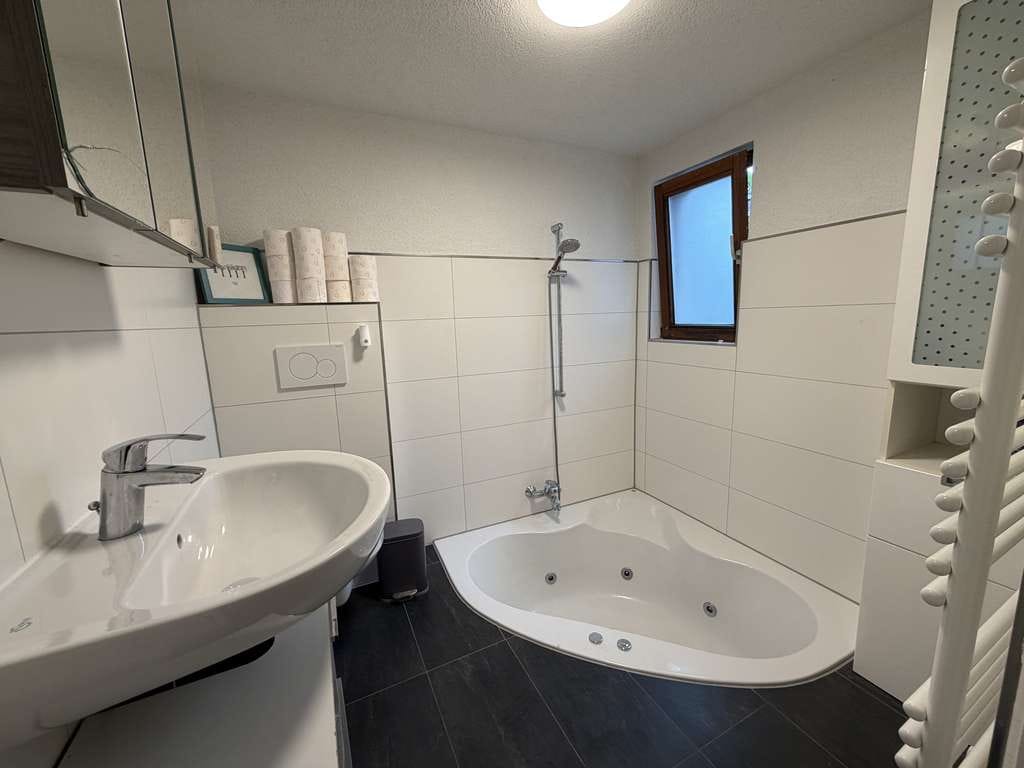 Immobilie in Liebenburg - Charmantes Fachwerkhaus mit PV-Anlage, großem Grundstück & modernisierter Energietechn - Bild 4