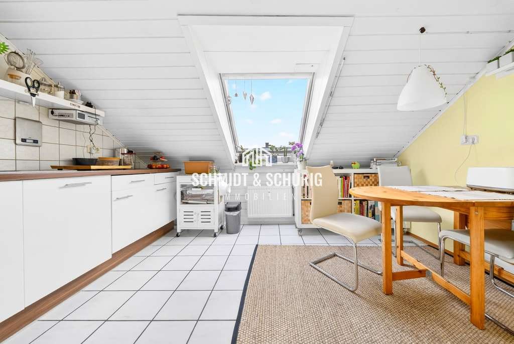 Immobilie in Königsbach-Stein - Stilvolle 4‑Zimmer-Dachgeschosswohnung mit Südbalkon und moderner Heiztechnik - Bild 4