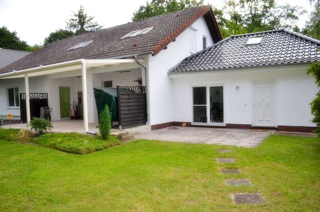 Immobilie in Fredersdorf-Vogelsdorf - 3 Wohneinheiten mit gepflegtem Garten alle sofort bezugsfrei - Bild 0