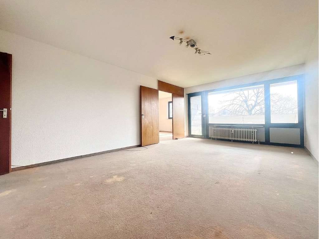 Immobilie in Ditzingen - Ruhige Oase am Rand von Ditzingen: sonnige 2-Zi. Wohnung mit EBK, Süd-Balkon und TG-Box - Bild 0