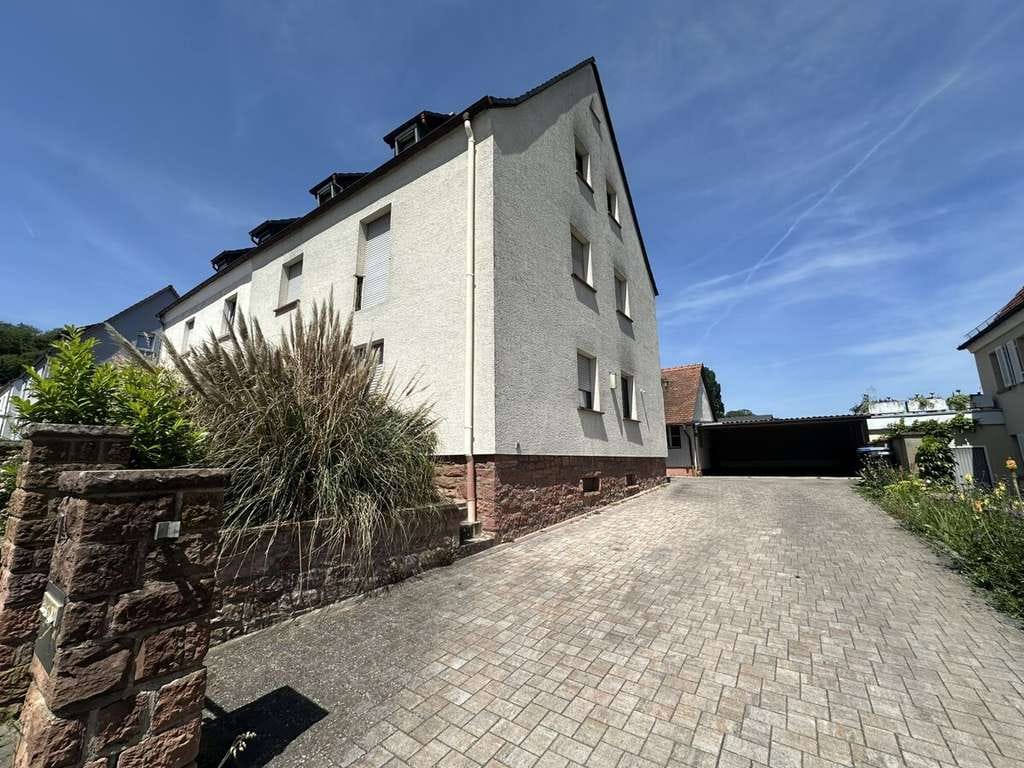 Immobilie in Obernburg am Main - Kapitalanlage am Untermain: Vollvermietetes Dreifamilienhaus mit Stellplätzen in Obernburg am Main - Bild 0