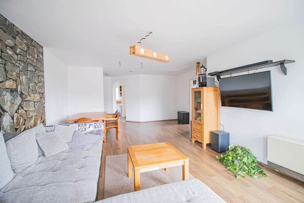 Immobilie in Pfalzgrafenweiler - Gepflegte 3-Zimmer Wohnung mit Balkon, Stellplatz und Tageslichtbad - Bild 1