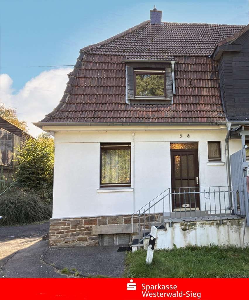 Immobilie in Katzwinkel (Sieg) - Reihenendhaus (teilmodernisiert)  auf großem Grundstück   - Bild 0
